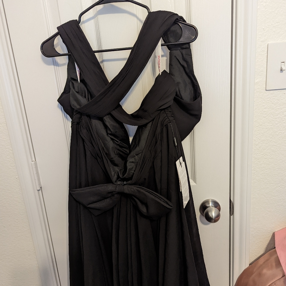 Black dress - Picture 8 of 10